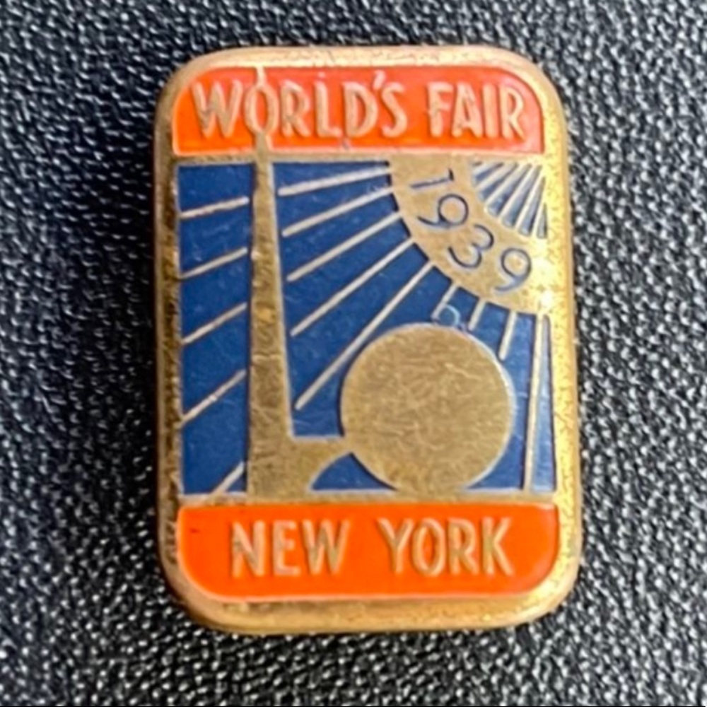 1939 NEW YORK WORLD'S FAIR PIN TRYLON PERISPHERE NYWF MEDAL PME CO.